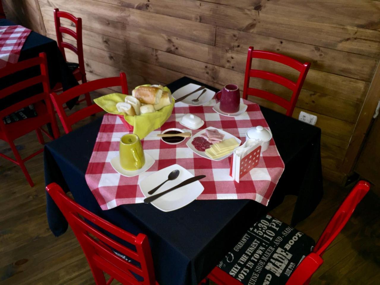 Hostal Esquina Patagonica Coyhaique Buitenkant foto